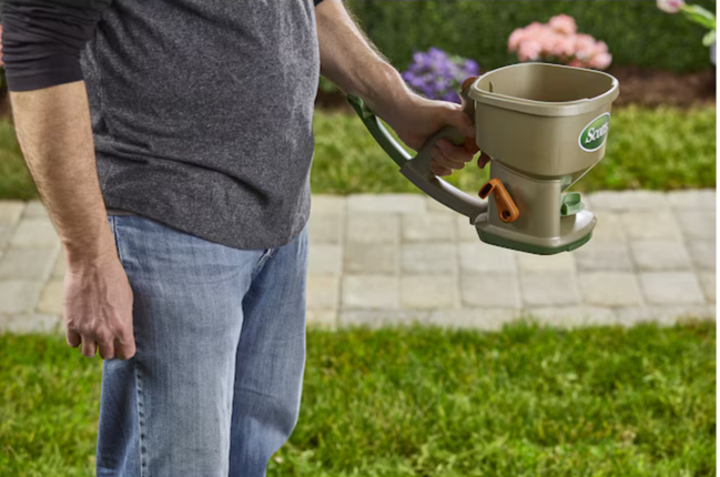 Hand Powered Spreader